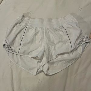 Lululemon White and Silver Hotty Hot Low-Rise Lined Short 2.5”